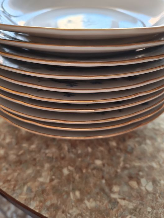 Фарфорова тарілка