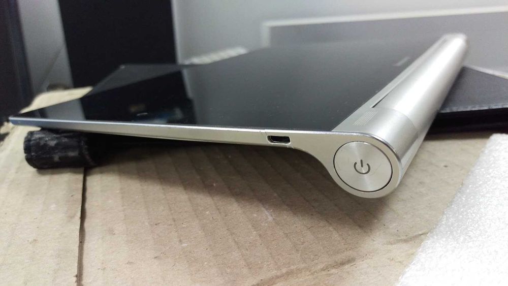 Планшет Lenovo B8000-h Yoga Tablet 10