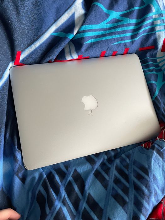 Macbook Air 2015 13,3 дюйма i5, 8gb озу, intel hd graphics 6000