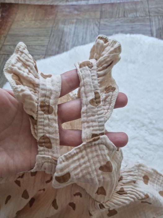 Мусліновий костюм на дівчинку