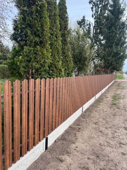 Ogrodzenie sztachetowe na podmurówce