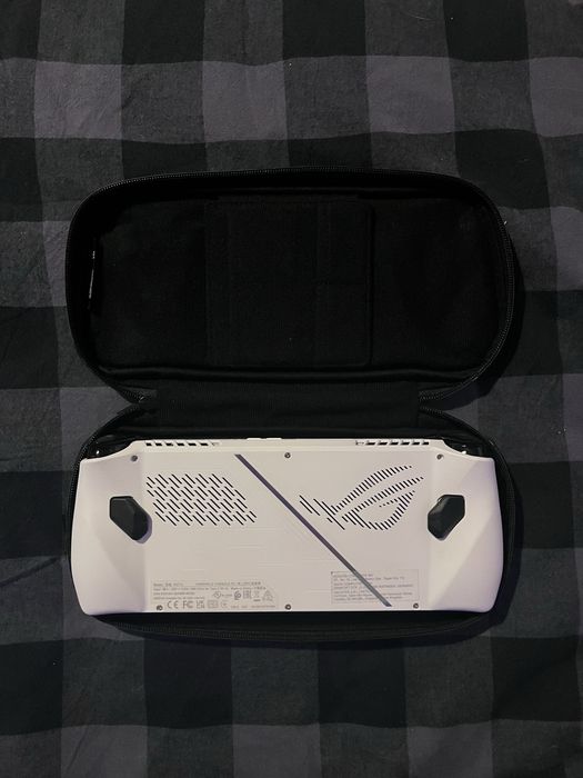 Asus  Rog Ally Z1 Extreme