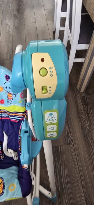 Huśtawka z  bujakiem z napęsem i melodiami