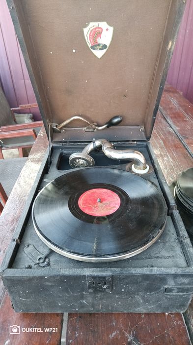 Продам патефон робочий
