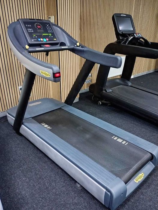 Професійна бігова доріжка Technogym Excite Run 700 LED