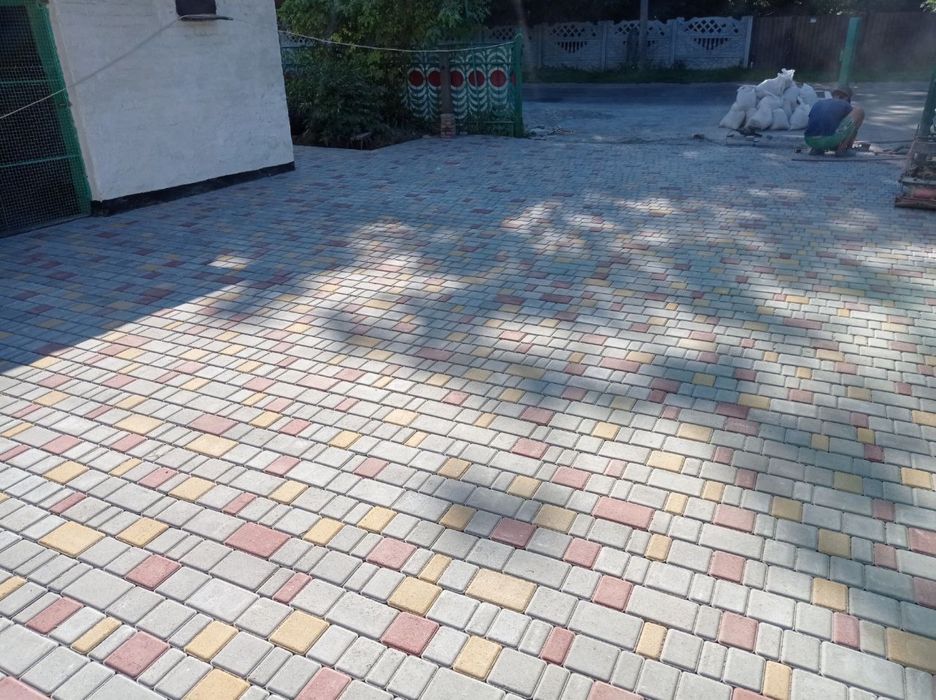 Укладка та продаж тротуарної плитки