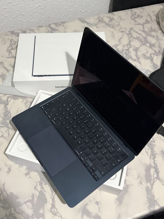 Apple Macbook m4 16/256