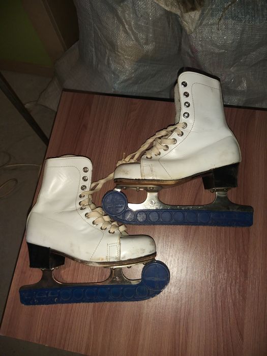 Коньки Чешки Белые Черные