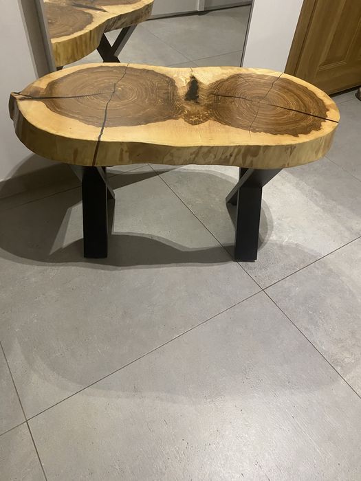Stolik z plastra jesionu z żywicą -87/42cm