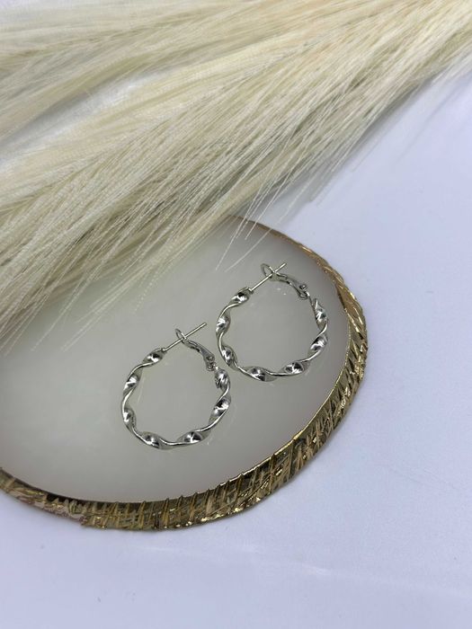 srebrne kolczyki ze stali