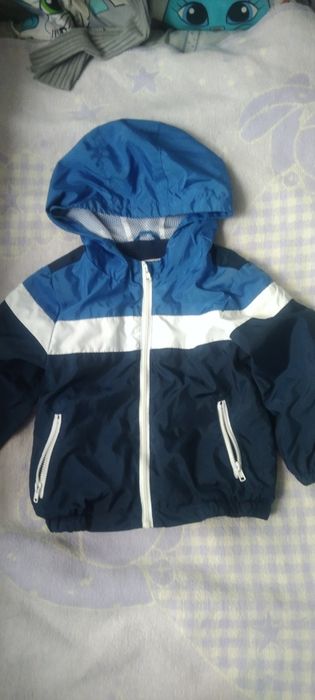 Продам ветровку детскую