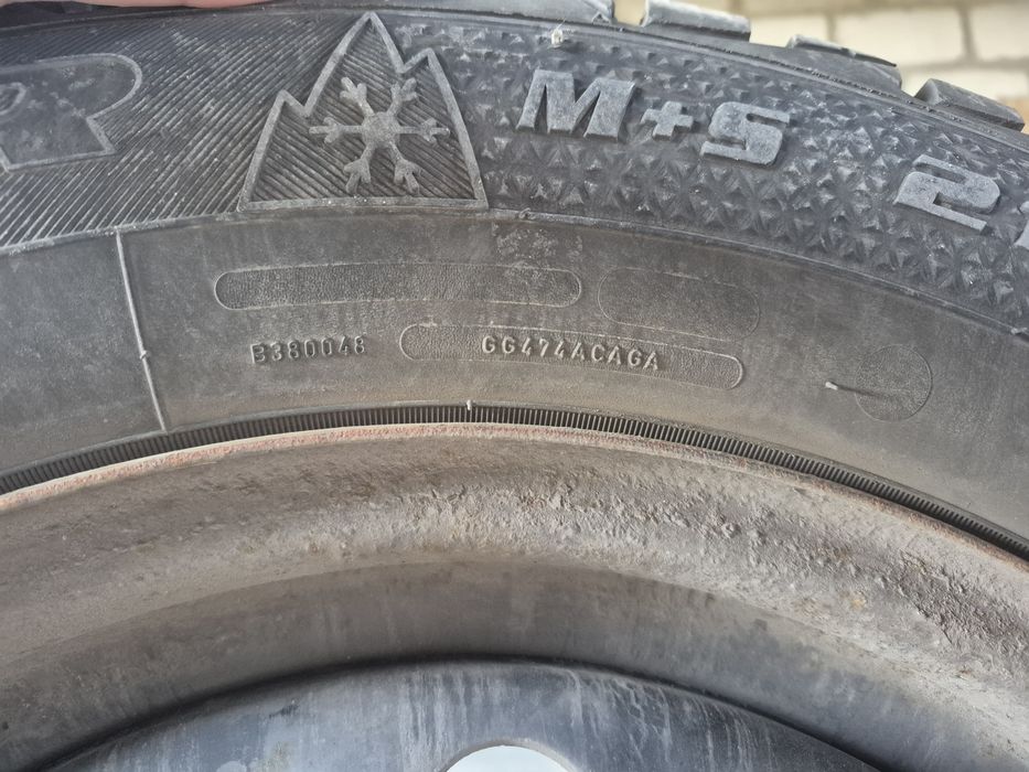 Покришки 225/65 R16 GOOD YEAR шиповані зимові
