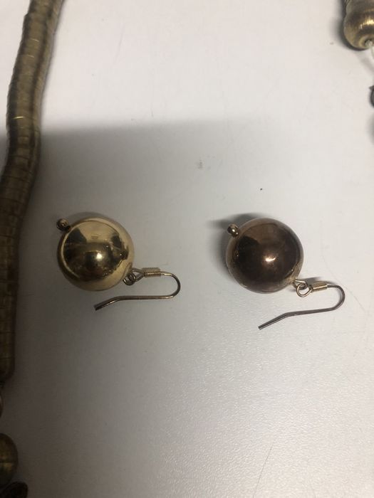 Colar e brincos dourado velho