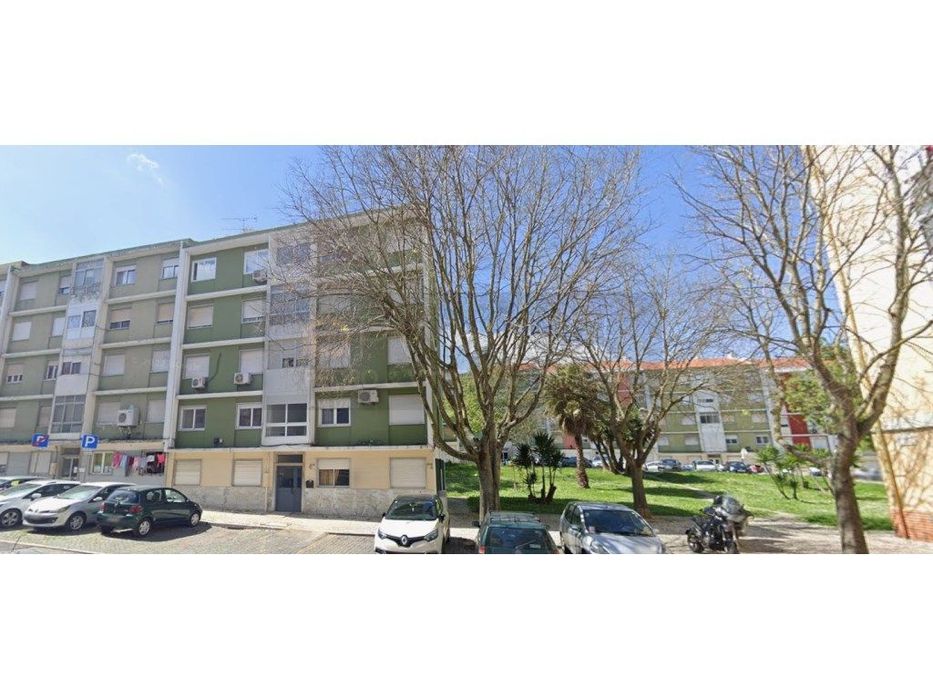 Apartamento T2 Benfica Rua Actriz Maria Matos n15 R/c