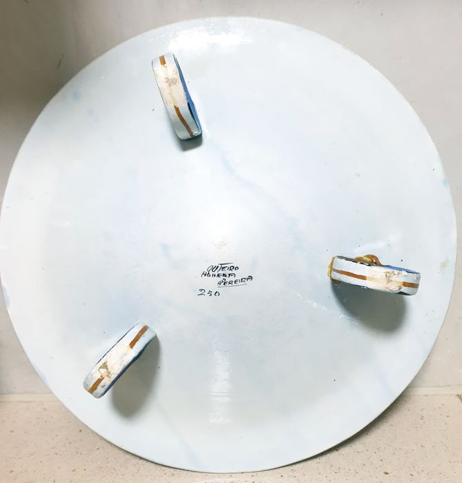 Fantástica grande taça em faiança do Outeiro Agueda - ass. A. Pereira