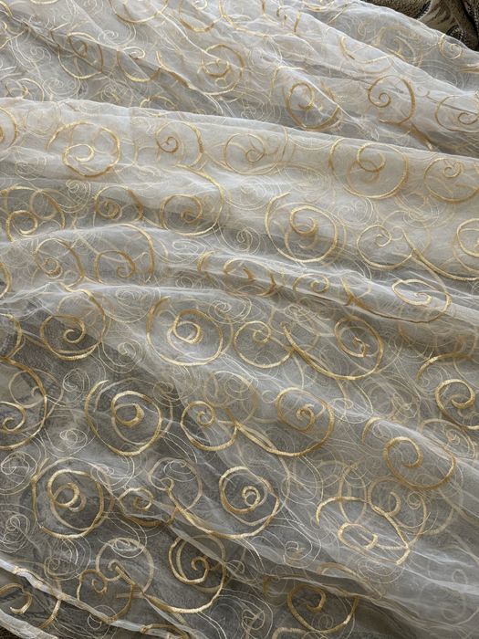 Тюль велика 2.40 на 4.80см.