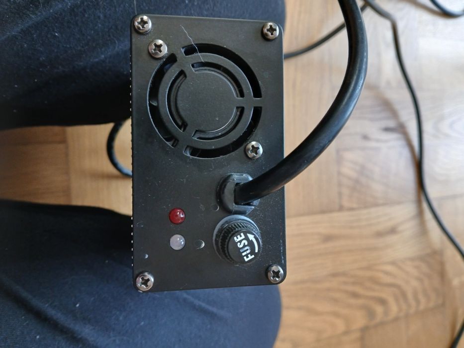 Зарядний пристрій.