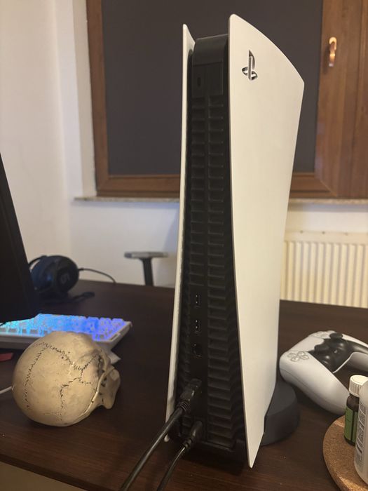 Konsola PS5 z napędem, bardzo dobry stan