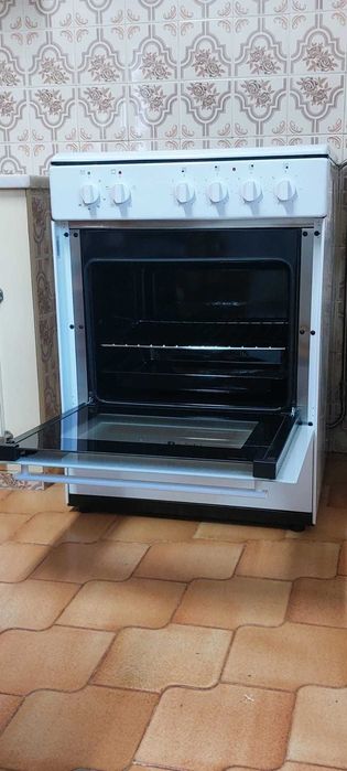 Fogão 60x60cm mesa vitro e forno eléctrico estático