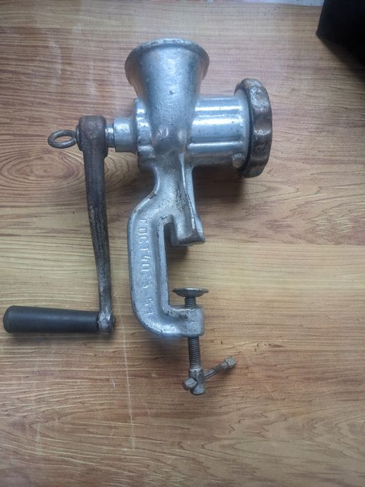 Мясорубка механическая продается