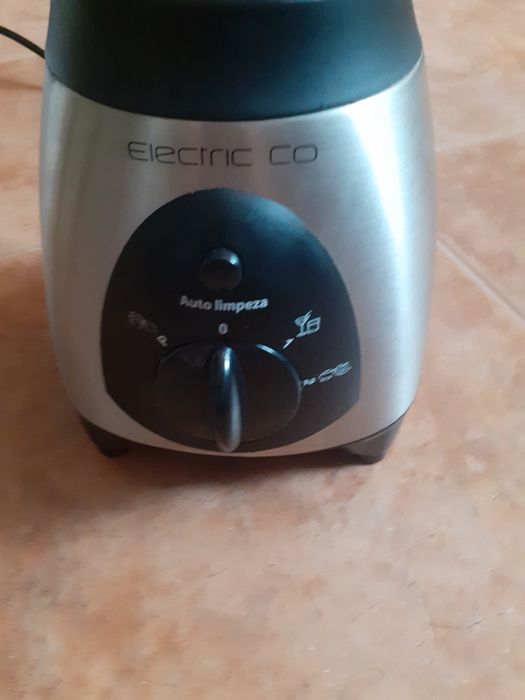 Liquidificador e calças 36