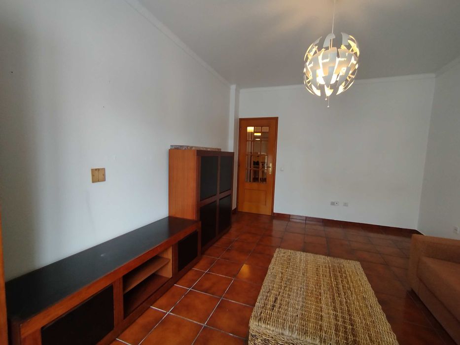 Aluga-se t2 com mobília