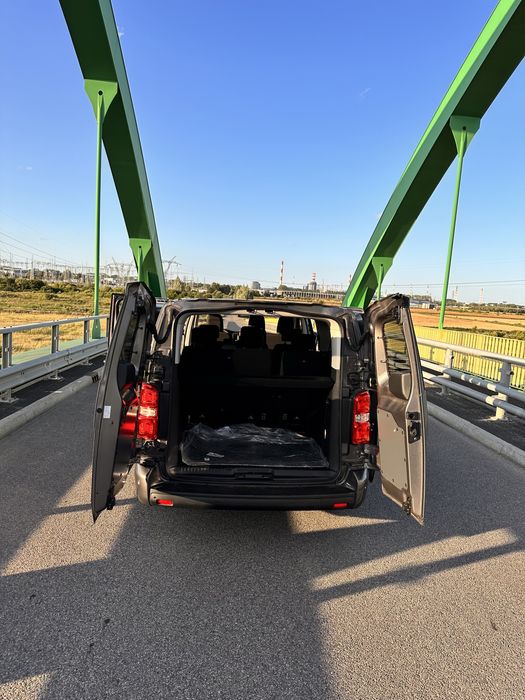 Wynajem Busa 9 osobowy Toyota ProAce long 2023