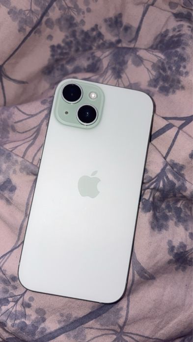 zielony iphone 15