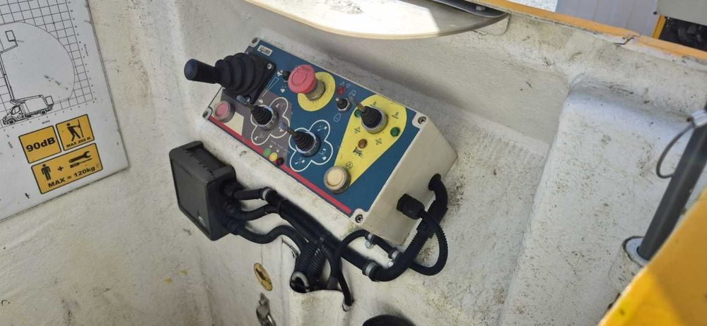 Renault Master com Plataforma Elevatória p/ Alugar