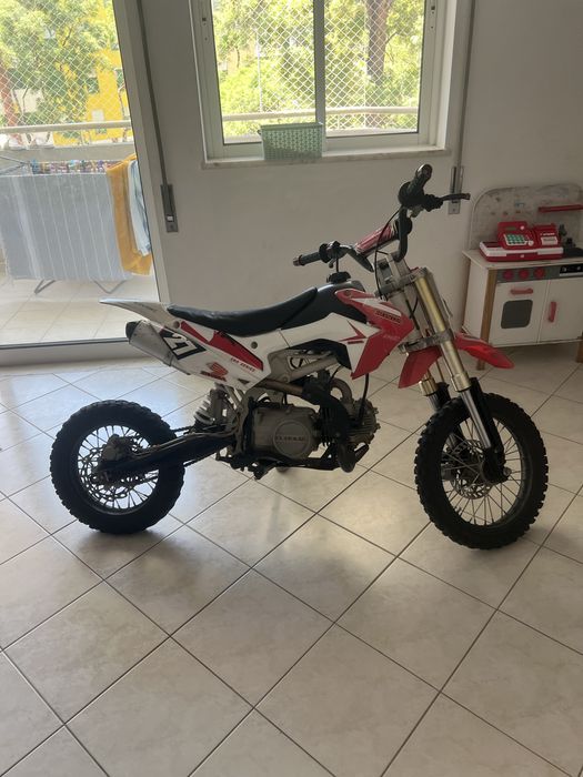 Vendo moto semi nova
