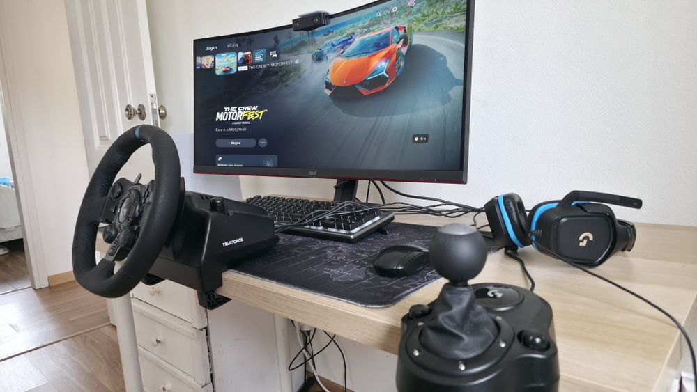 Setup Gaming Completo: PS5 + Câmera + Cockpit G29 + Monitor Ultrawide