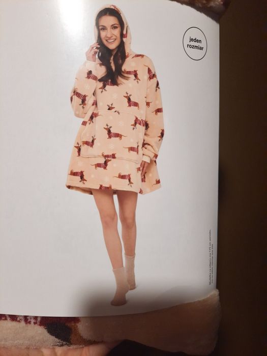 Bluzo-kocyk, wzór w jamniki, duży rozmiar