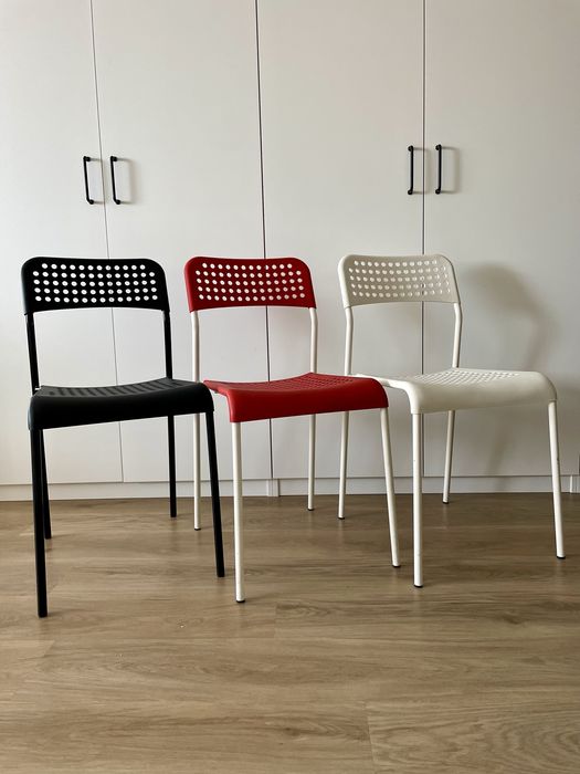 Conjunto de 3 cadeiras IKEA ADDE empilháveis – preto, vermelho e branco