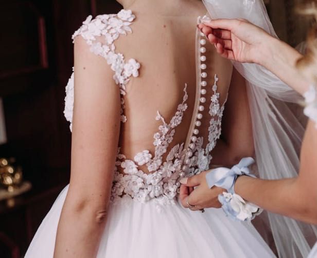 Продам весільну сукню