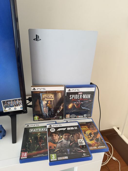 Playstation 5  com jogos e um comando .