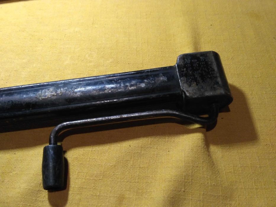 Домкрат автомобильный.