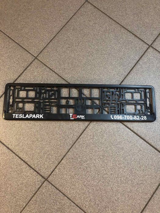 Рамка номерного знака Tesla park