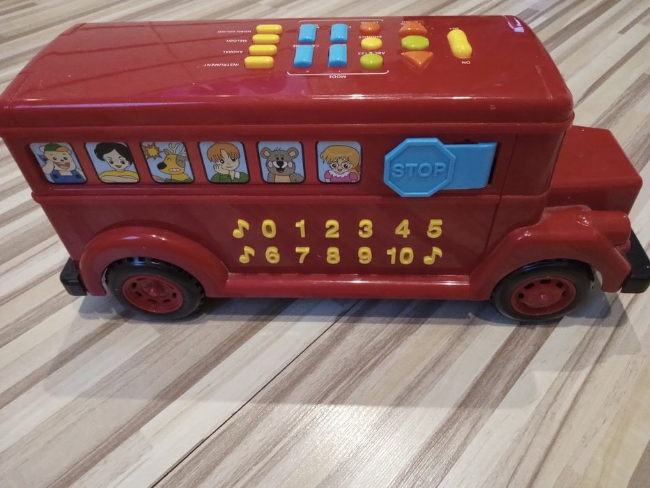 Duży interaktywny autobus