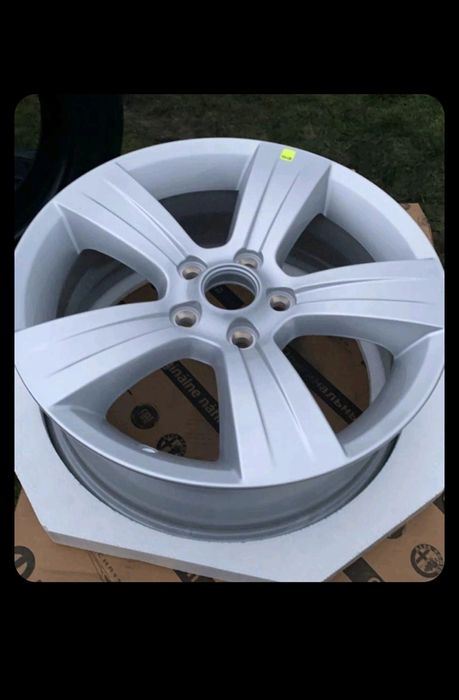 Felgi Aluminiowe 17' 
Sprzedam 1500 zł