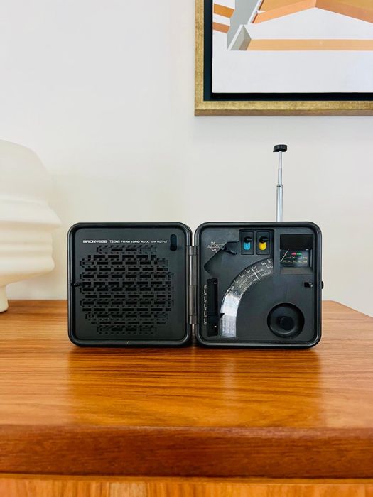 Rádio preto Brionvega cubo - vintage