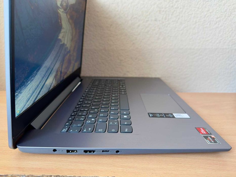 Класс A, як нові Lenovo 3-17ALC6 17.3" Ryzen 5 5500U/8GB/512SSD/Vega 7