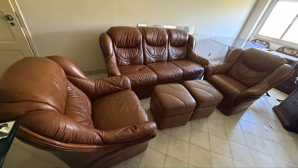 * 1 sofá de 3 lugares * 2 poltronas * 2 pufes