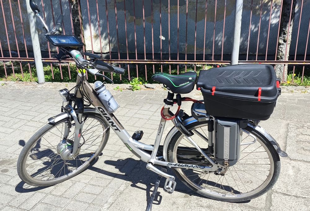 Rower elektryczny GIANT Twist  koła 28" dwie baterie.