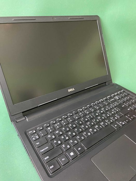 Dell Inspiron 15 | i5-8250U | AMD Radeon 520 4GB | 240GB SSD | 8GB DDR4