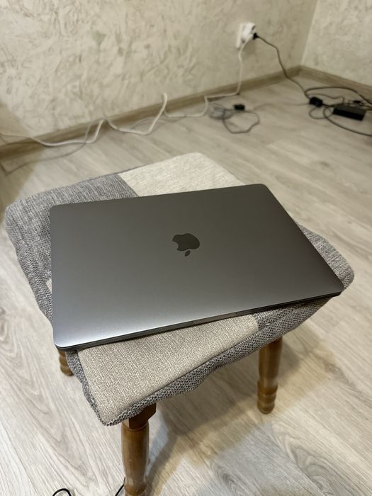 Мак бук про 2017 i5 256 gb 16 озу