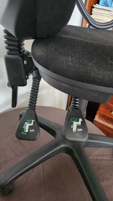 Cadeira de escritório preta