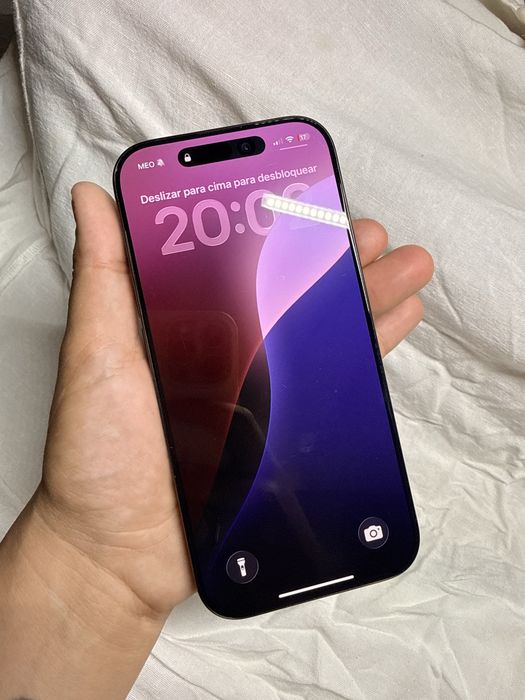 iPhone 16 pro com pequeninas marca de uso  , mas está  impecável. Contacto so pelo chat , por que um golpista acabou de querer me dar um golpe. Cuidad