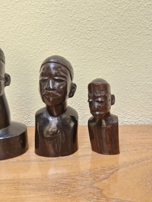 Estatuetas africanas em pau preto