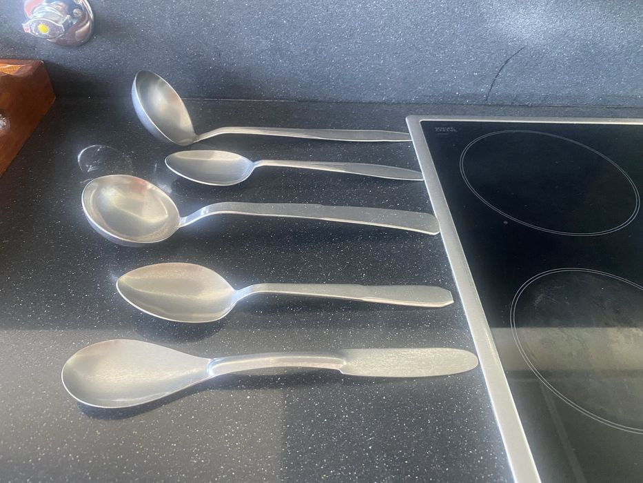 Talheres de servir refeição em inox