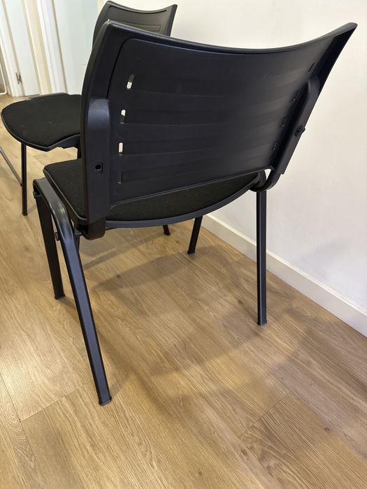 2 cadeiras de escritório pretas